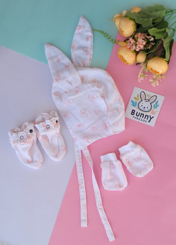 Organic Muslin Caps, mittens and booties for 0-6 months baby