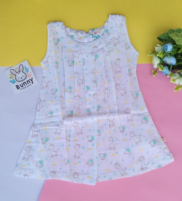 sleeveless muslin frocks for kids