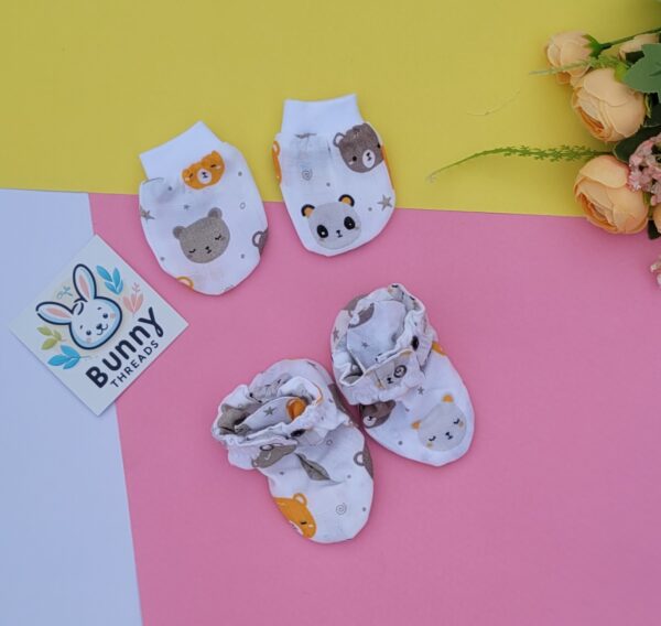 Organic cotton mittens booties set for born baby